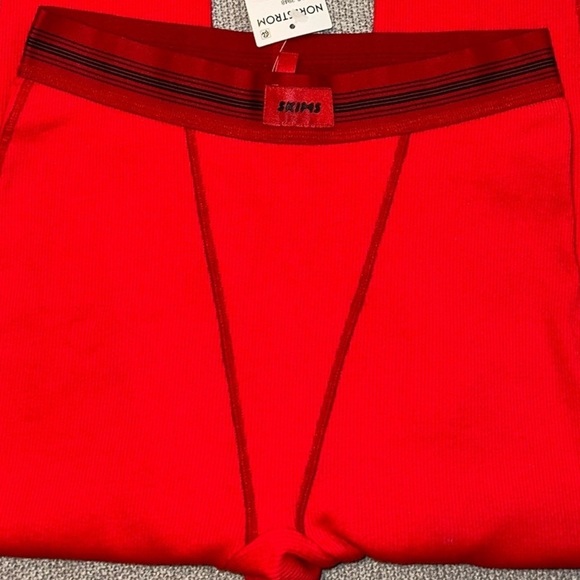 SKIMS Red Leggings - Picture 3 of 7